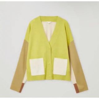 コス(COS)のCOS COLOUR-BLOCK WOOL CARDIGAN(カーディガン)