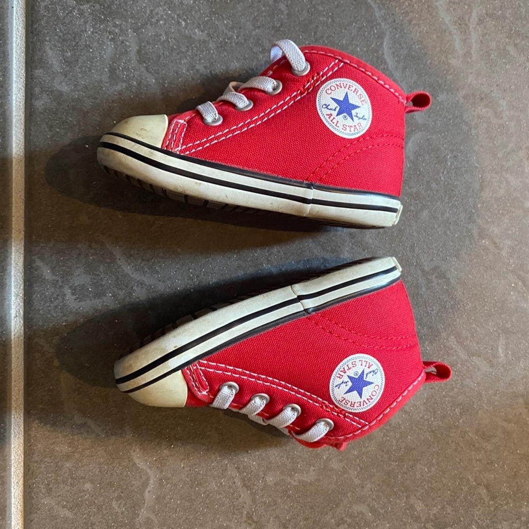 CONVERSE(コンバース)のコンバース　キッズ　ベビー用スニーカー　赤 キッズ/ベビー/マタニティのベビー靴/シューズ(~14cm)(スニーカー)の商品写真