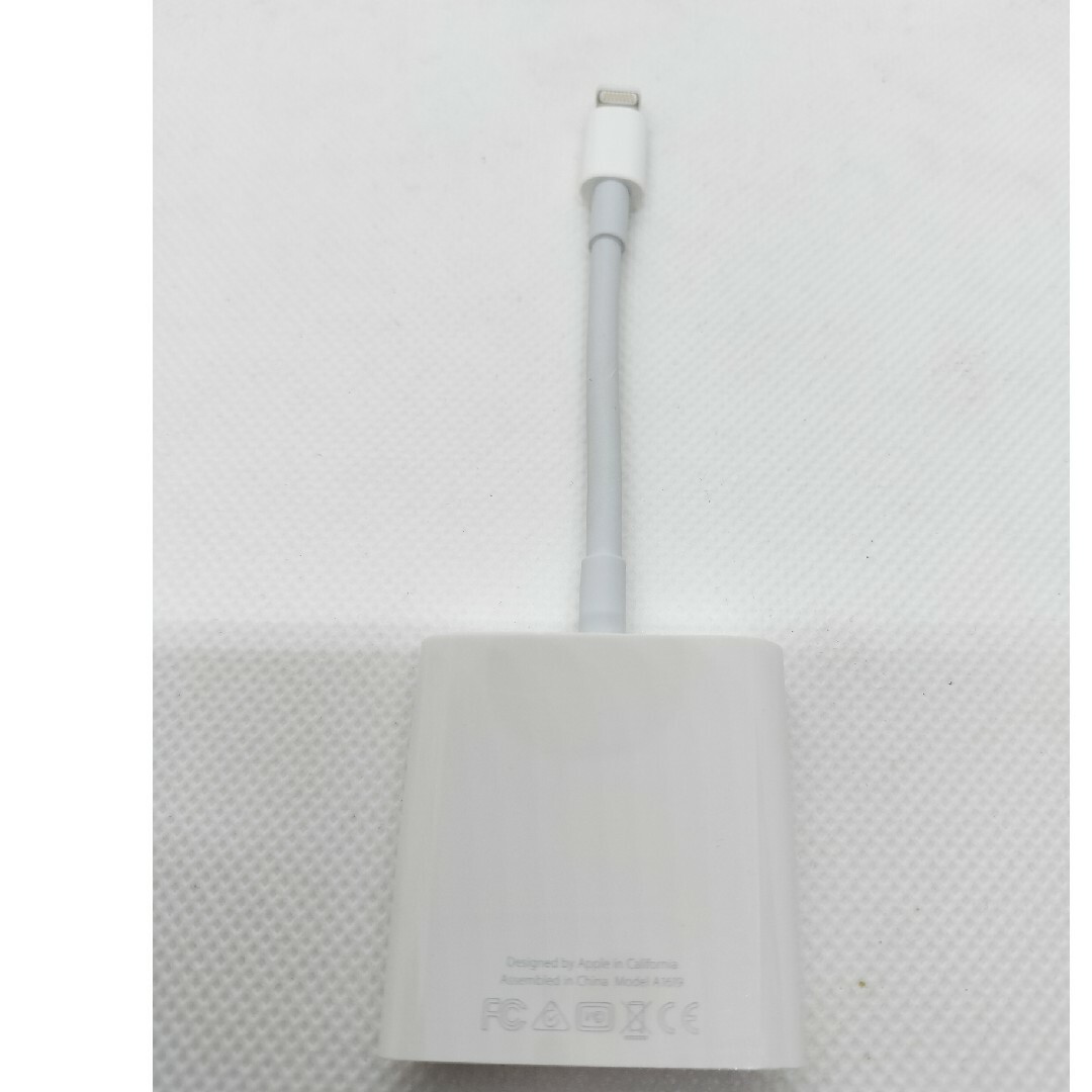 Apple純正 Lightning - USB 3カメラアダプタ A1619 スマホ/家電/カメラのスマートフォン/携帯電話(その他)の商品写真