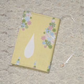 <文庫サイズ>花しずく ブックカバー♪ハンドメイド(ブックカバー)