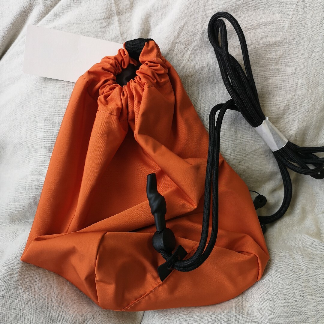 ユニクロ UNIQLO ミニドローストリングバッグ 23 ORANGE オレンジ メンズのバッグ(ショルダーバッグ)の商品写真