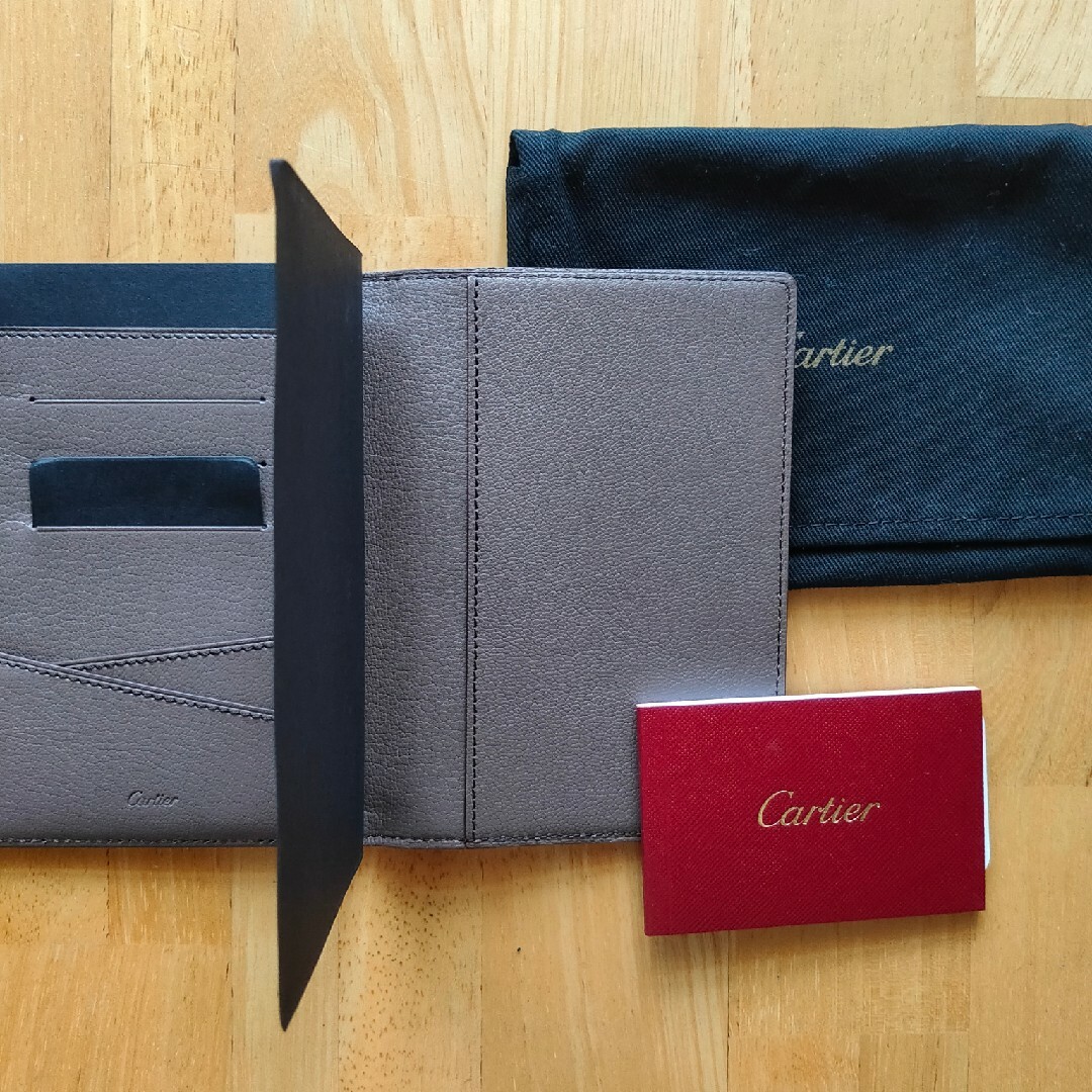 Cartier(カルティエ)のカルティエ　パスポートケース インテリア/住まい/日用品の日用品/生活雑貨/旅行(旅行用品)の商品写真