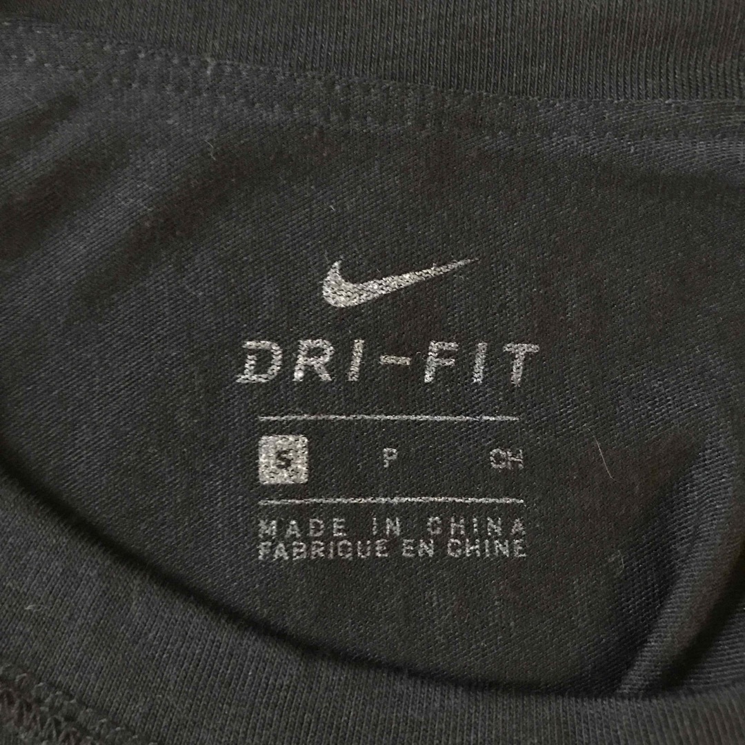 NIKE(ナイキ)のNIKEレディース  ショート丈tシャツ ジム ヨガ レディースのトップス(Tシャツ(半袖/袖なし))の商品写真