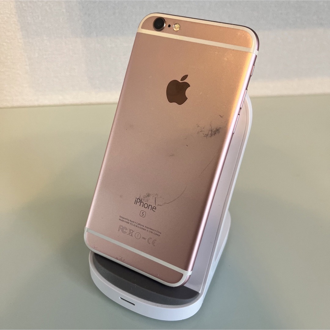 iPhone(アイフォーン)のiPhone 6s Rose Gold 16 GB SIMフリー エンタメ/ホビーのゲームソフト/ゲーム機本体(携帯用ゲーム機本体)の商品写真