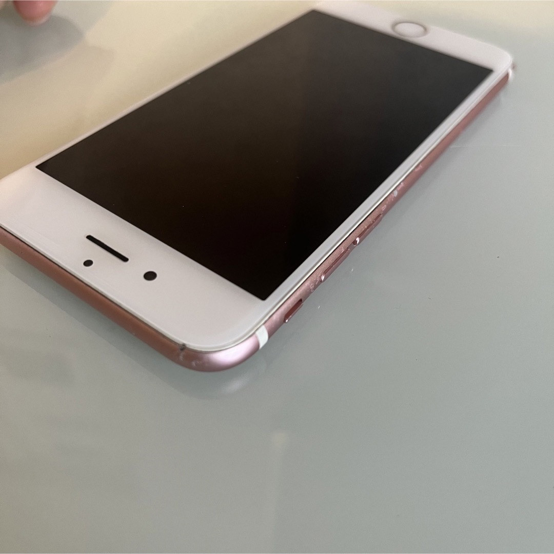 iPhone(アイフォーン)のiPhone 6s Rose Gold 16 GB SIMフリー エンタメ/ホビーのゲームソフト/ゲーム機本体(携帯用ゲーム機本体)の商品写真