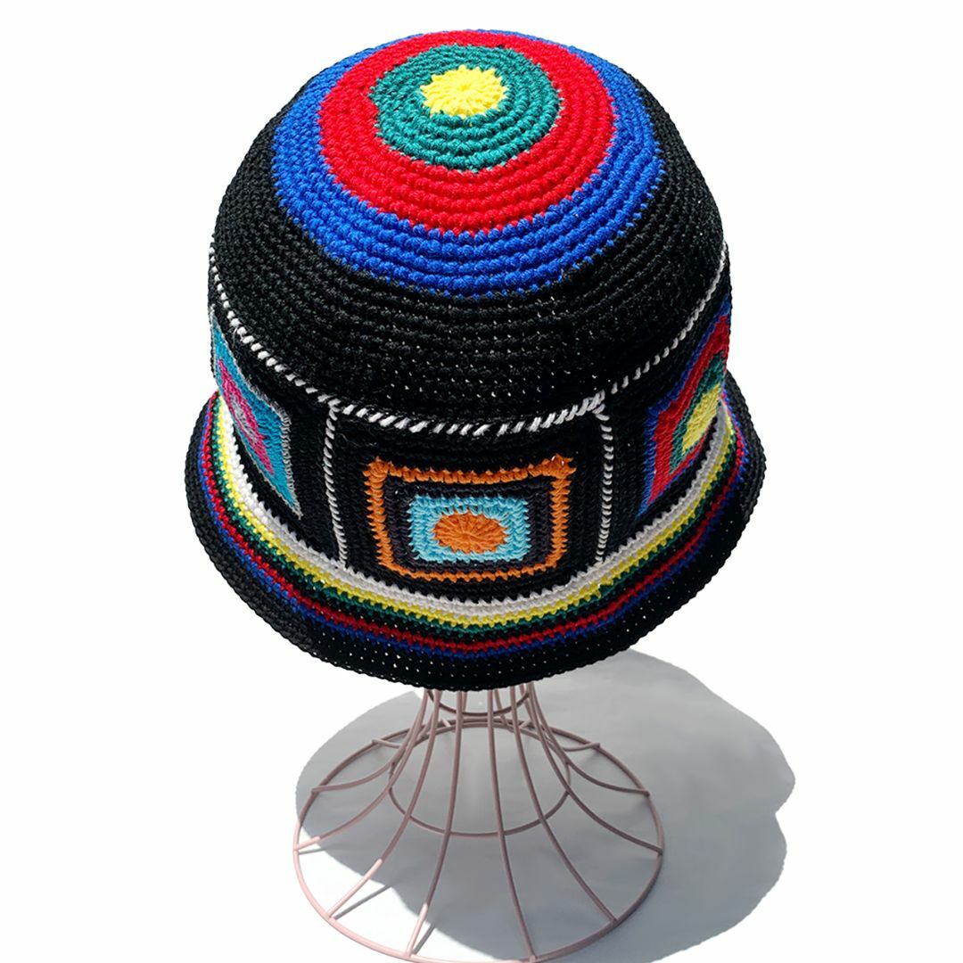 【クロシェハット】かぎ針編みのクロシェ バケットハット カラフルブラック ハンドメイドのファッション小物(帽子)の商品写真