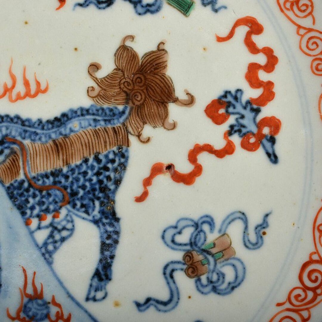 中国　大明萬歴年製　赤絵　宝尽神獣文盤　皿　M　R6044
