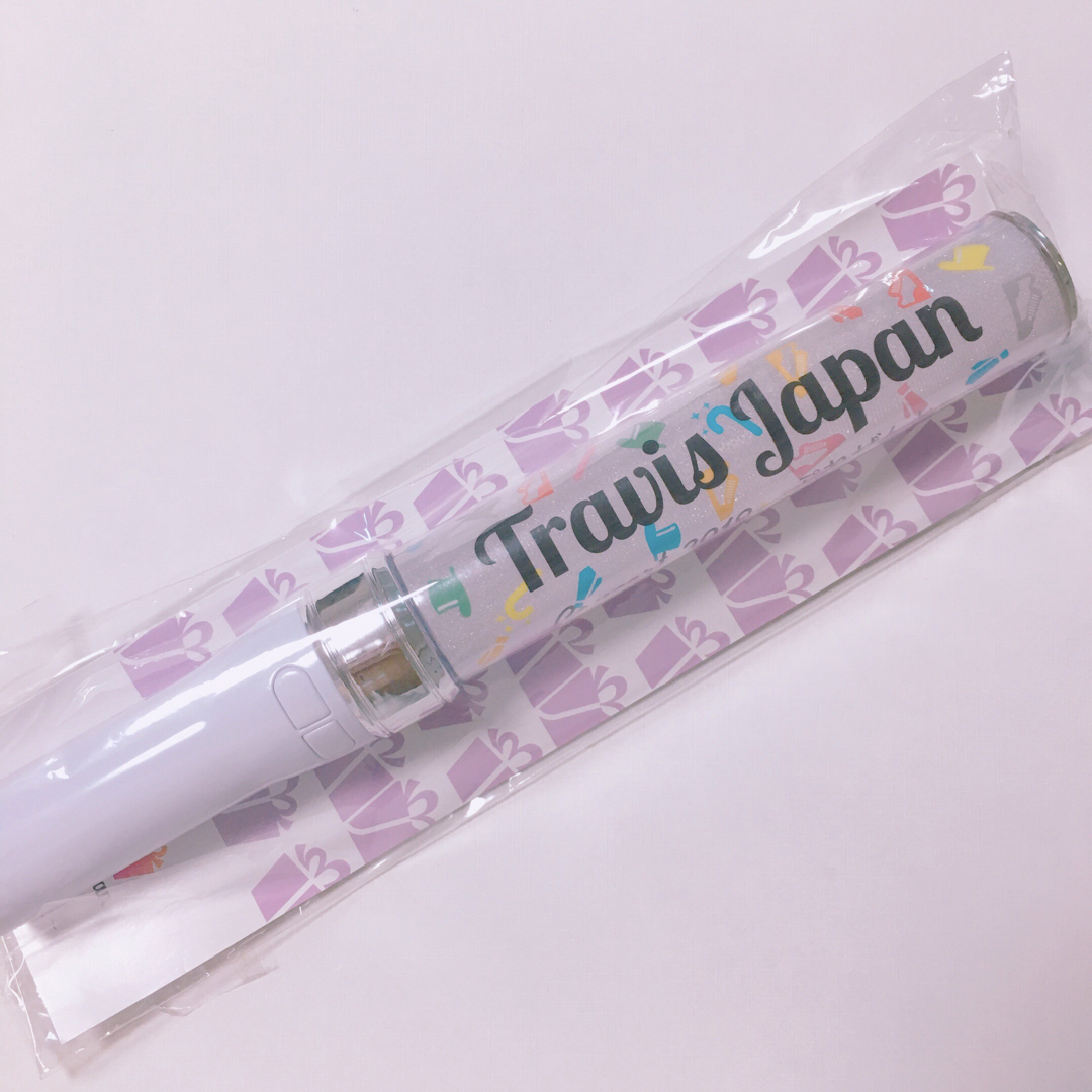 Travis Japan ペンライト 2019 ～ぷれぜんと～ トラジャ エンタメ/ホビーのタレントグッズ(アイドルグッズ)の商品写真