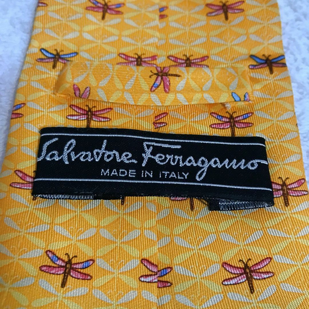 Salvatore Ferragamo(サルヴァトーレフェラガモ)の美品✨高級ネクタイ✨ サルヴァトーレフェラガモ トンボ柄 シルク100 オレンジ メンズのファッション小物(ネクタイ)の商品写真