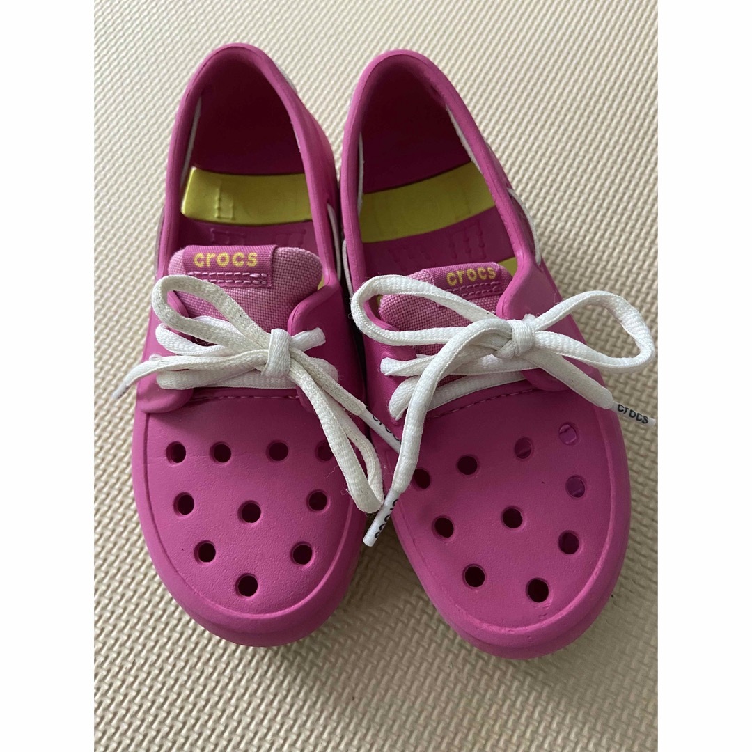 crocs(クロックス)のクロックス ウォーターシューズ キッズ/ベビー/マタニティのキッズ靴/シューズ(15cm~)(サンダル)の商品写真