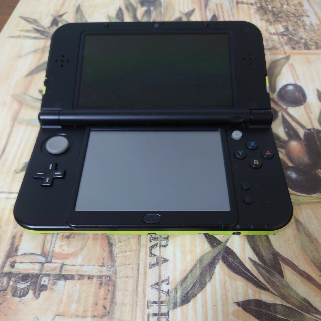 ニンテンドー3DS(ニンテンドー3DS)の「New3DS LL ライム×ブラック エンタメ/ホビーのゲームソフト/ゲーム機本体(携帯用ゲーム機本体)の商品写真