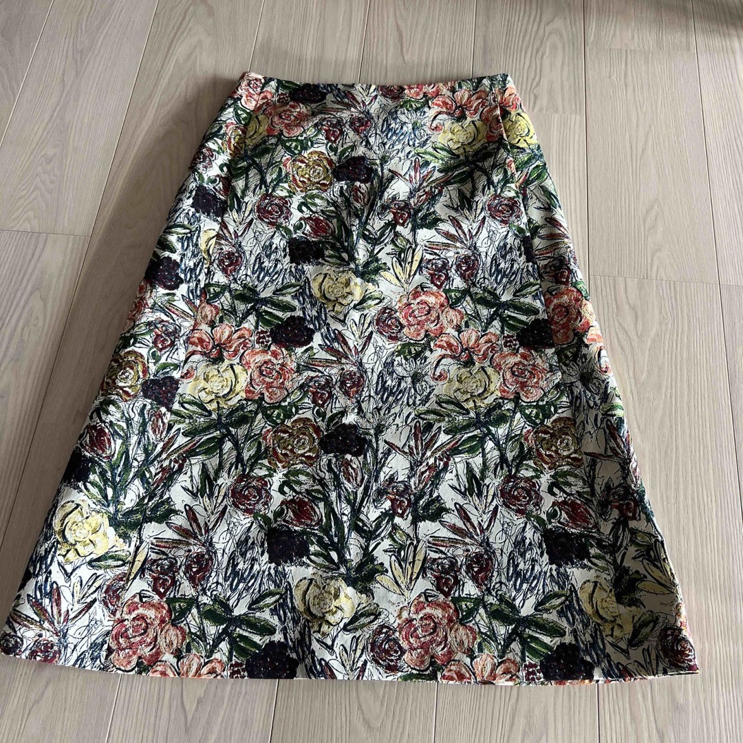 L'EQUIPE(レキップ)のレキップ花柄スカート レディースのスカート(ひざ丈スカート)の商品写真