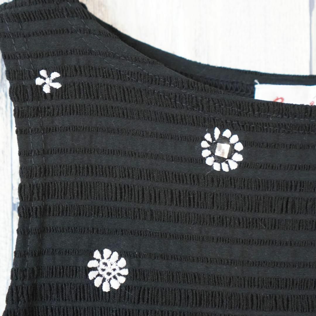 René(ルネ)のRené duly ノースリーブ花柄刺繍ボートネックカットソー 黒S レディースのトップス(Tシャツ(半袖/袖なし))の商品写真