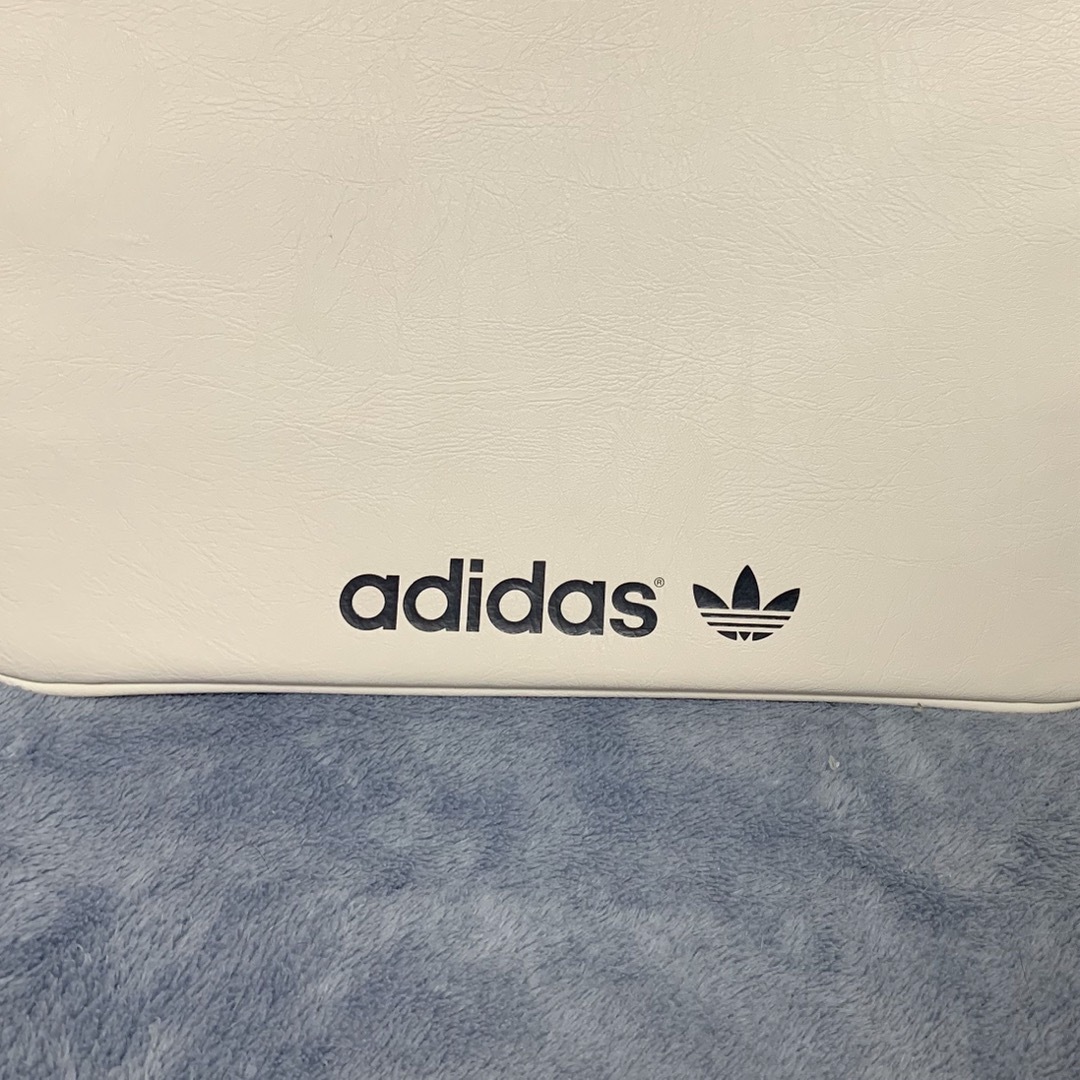 HYKE(ハイク)のHYKE ハイク adidas コラボ バッグ bag ポーチ ハンドバッグ レディースのバッグ(クラッチバッグ)の商品写真