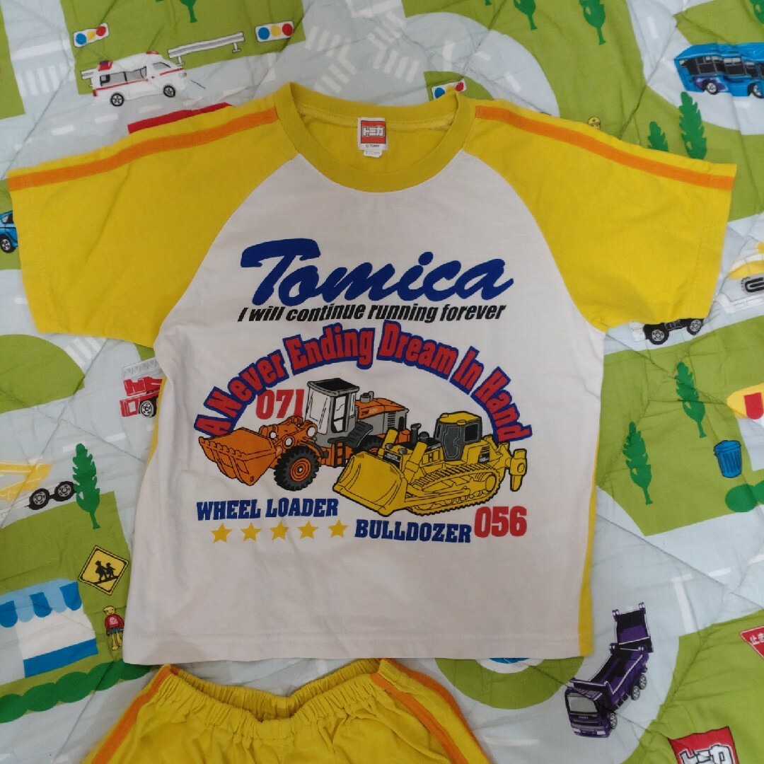 【中古】トミカ セットアップ パジャマ 部屋着 キッズ/ベビー/マタニティのキッズ服男の子用(90cm~)(パジャマ)の商品写真