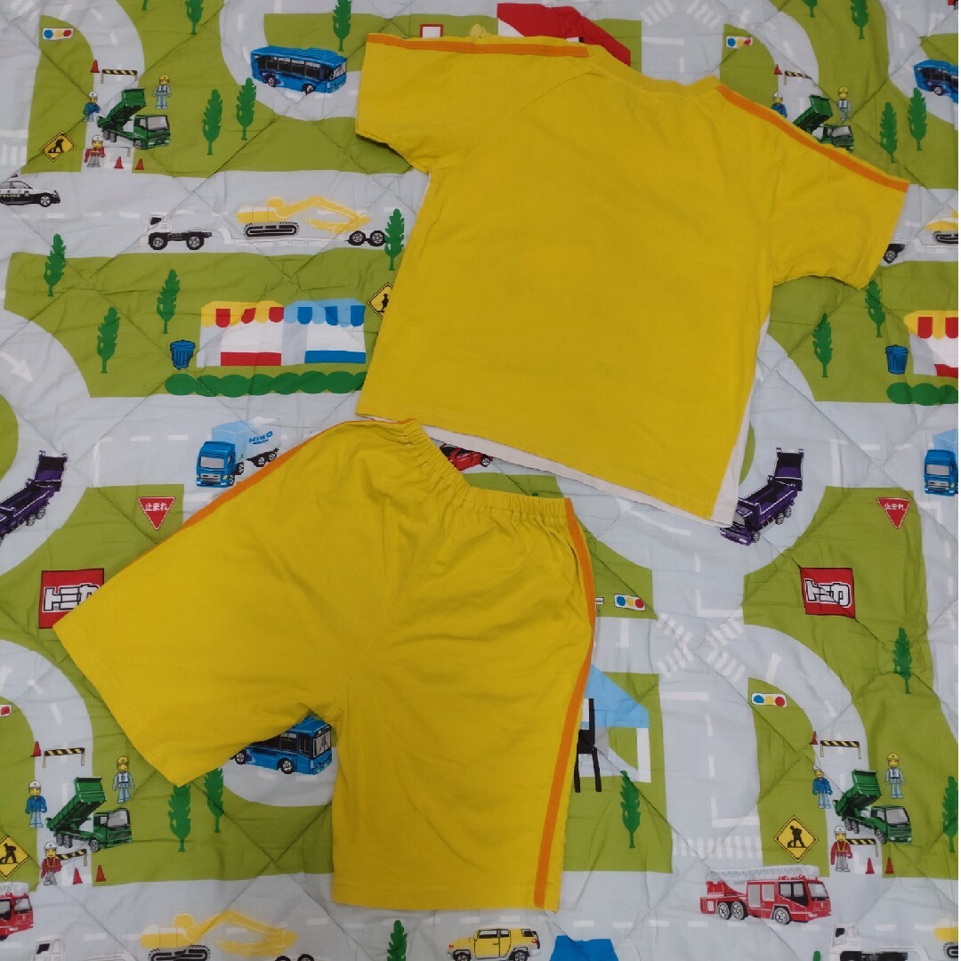 【中古】トミカ セットアップ パジャマ 部屋着 キッズ/ベビー/マタニティのキッズ服男の子用(90cm~)(パジャマ)の商品写真