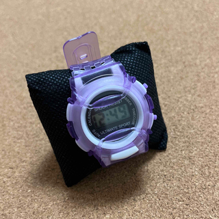 腕時計　紫　デジタル表示　大人子ども兼用(腕時計)