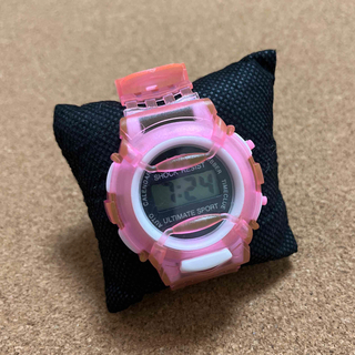 腕時計　ピンク　デジタル表示　大人子ども兼用(腕時計)