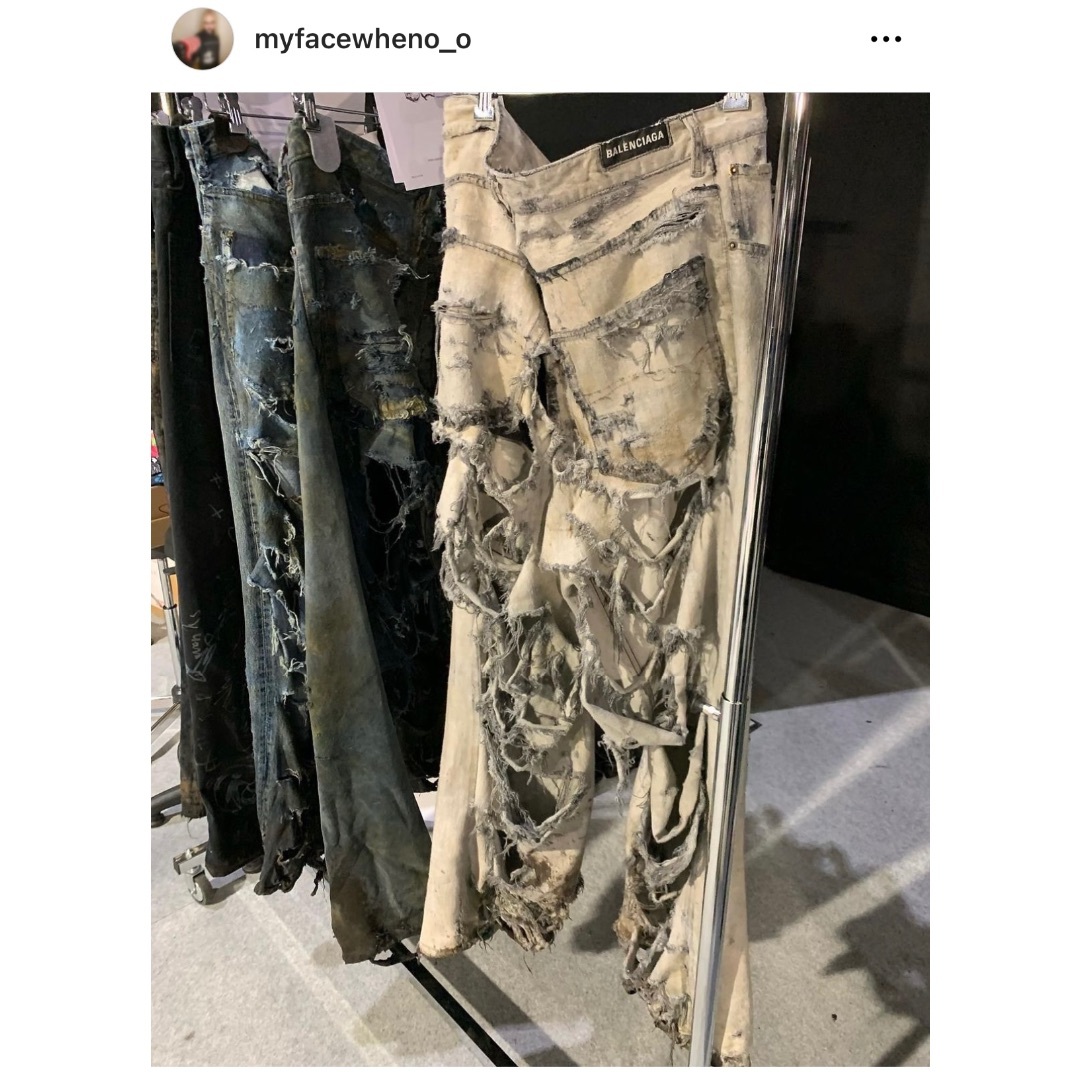 BALENCIAGA - BALENCIAGA SUPER DESTROYED BAGGY DENIMの通販 by BALENCIAGA - BALENCIAGA SUPER DESTROYED BAGGY DENIMの通販 by