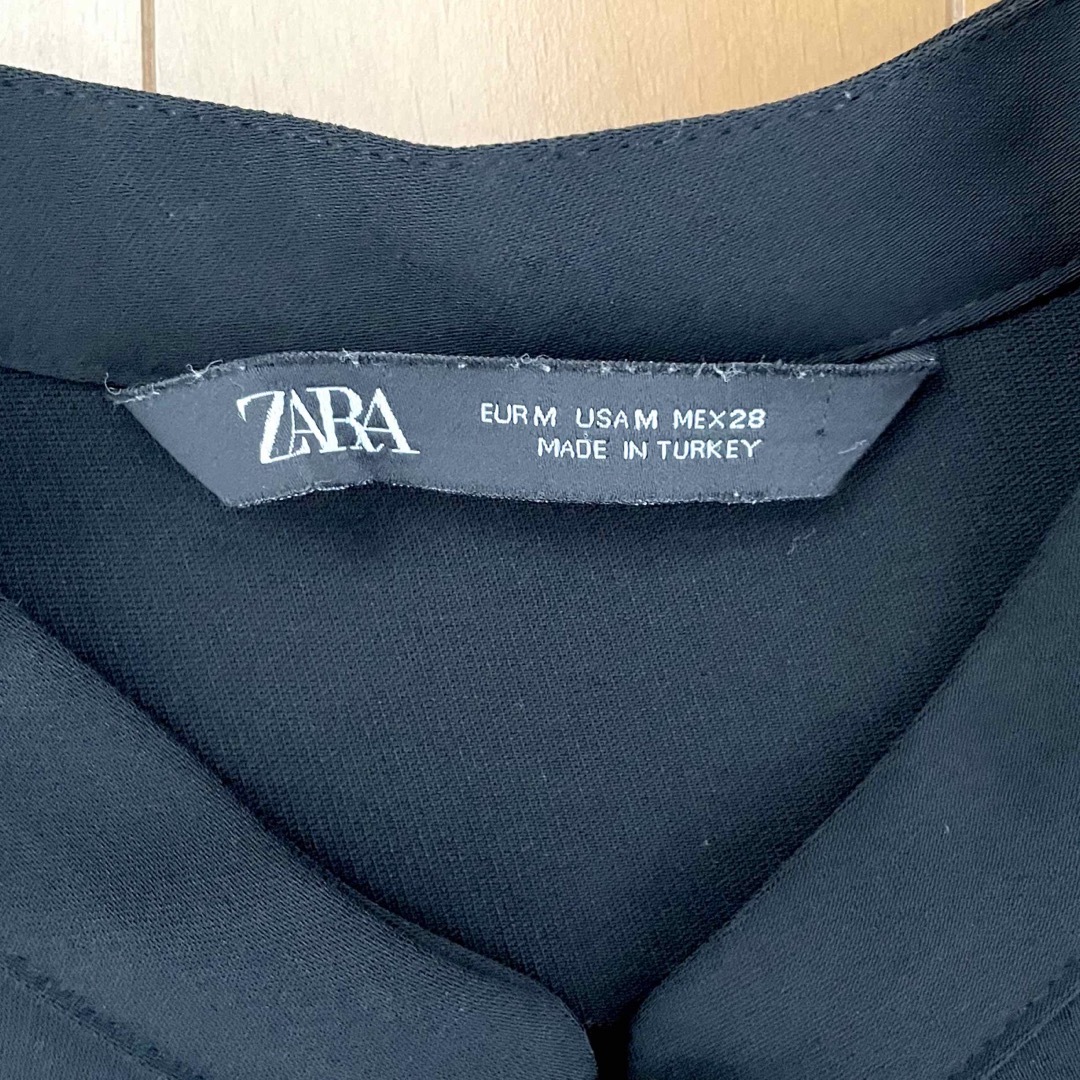 ZARA(ザラ)の【ZARA ザラ ケープ風Aラインワンピース 膝丈 Mサイズ ブラック】 レディースのワンピース(ひざ丈ワンピース)の商品写真