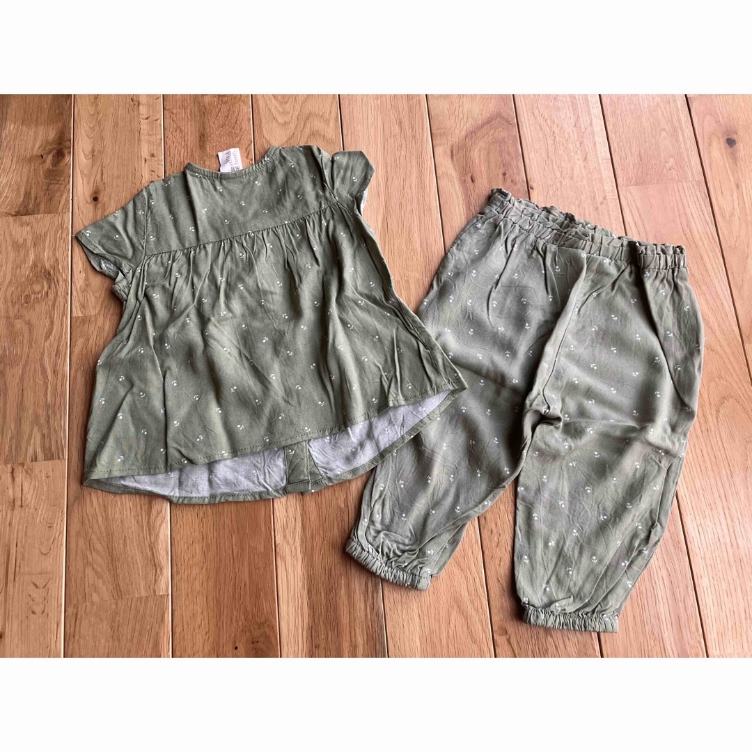 H&M(エイチアンドエム)の美品 H&M 女の子 ベビー レーヨン トップス ボトム 74センチ グリーン キッズ/ベビー/マタニティのベビー服(~85cm)(シャツ/カットソー)の商品写真