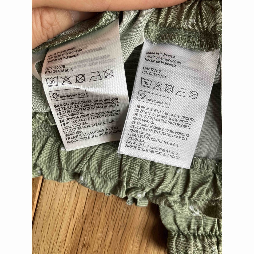 H&M(エイチアンドエム)の美品 H&M 女の子 ベビー レーヨン トップス ボトム 74センチ グリーン キッズ/ベビー/マタニティのベビー服(~85cm)(シャツ/カットソー)の商品写真