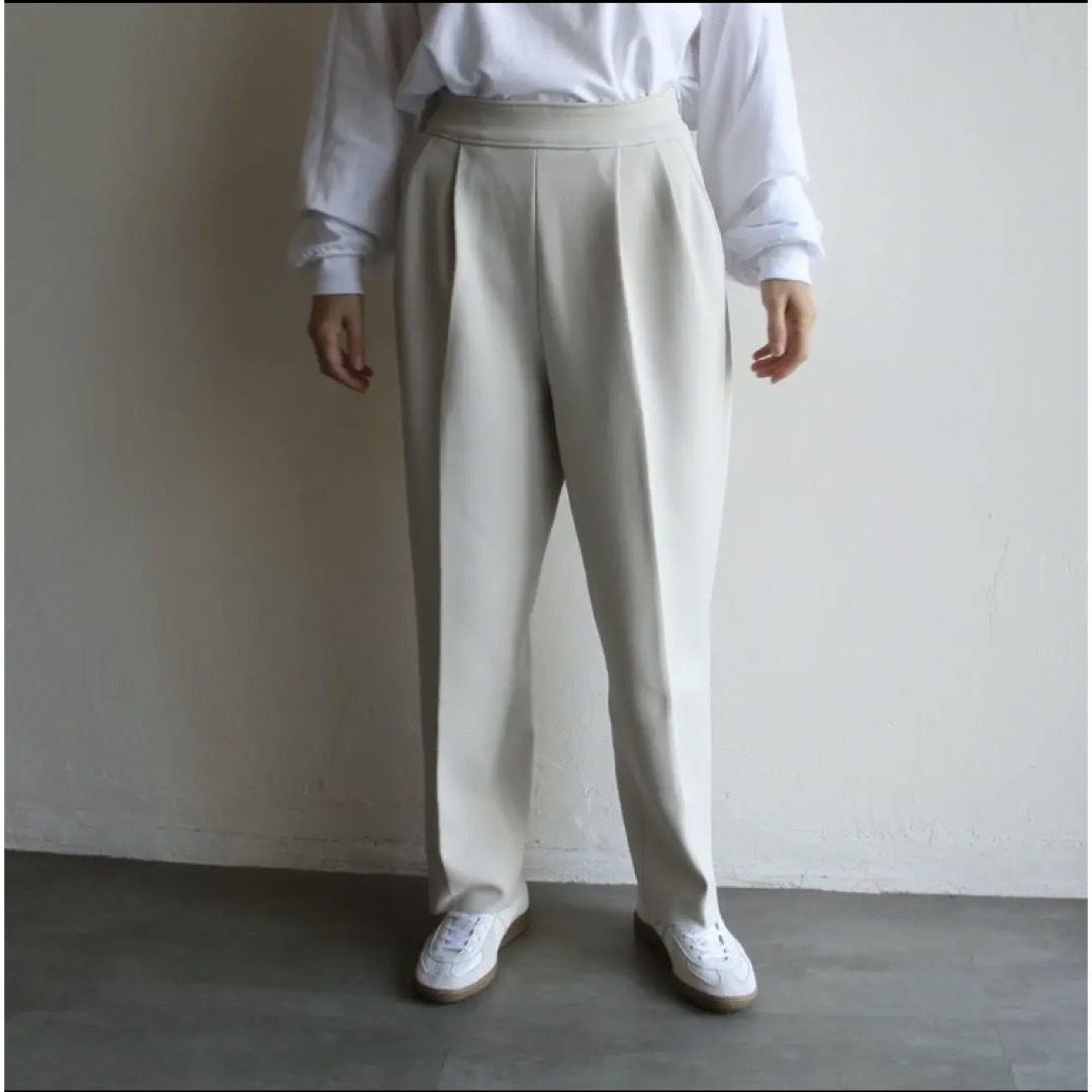 PHEENY(フィーニー)のamunzen high waist tapered pants レディースのパンツ(カジュアルパンツ)の商品写真