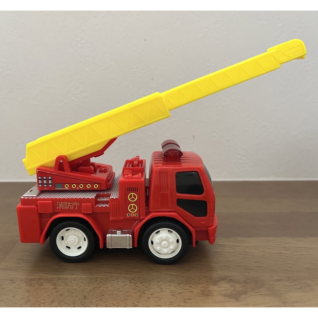 消防車とゴミ収集車セット エンタメ/ホビーのおもちゃ/ぬいぐるみ(ミニカー)の商品写真