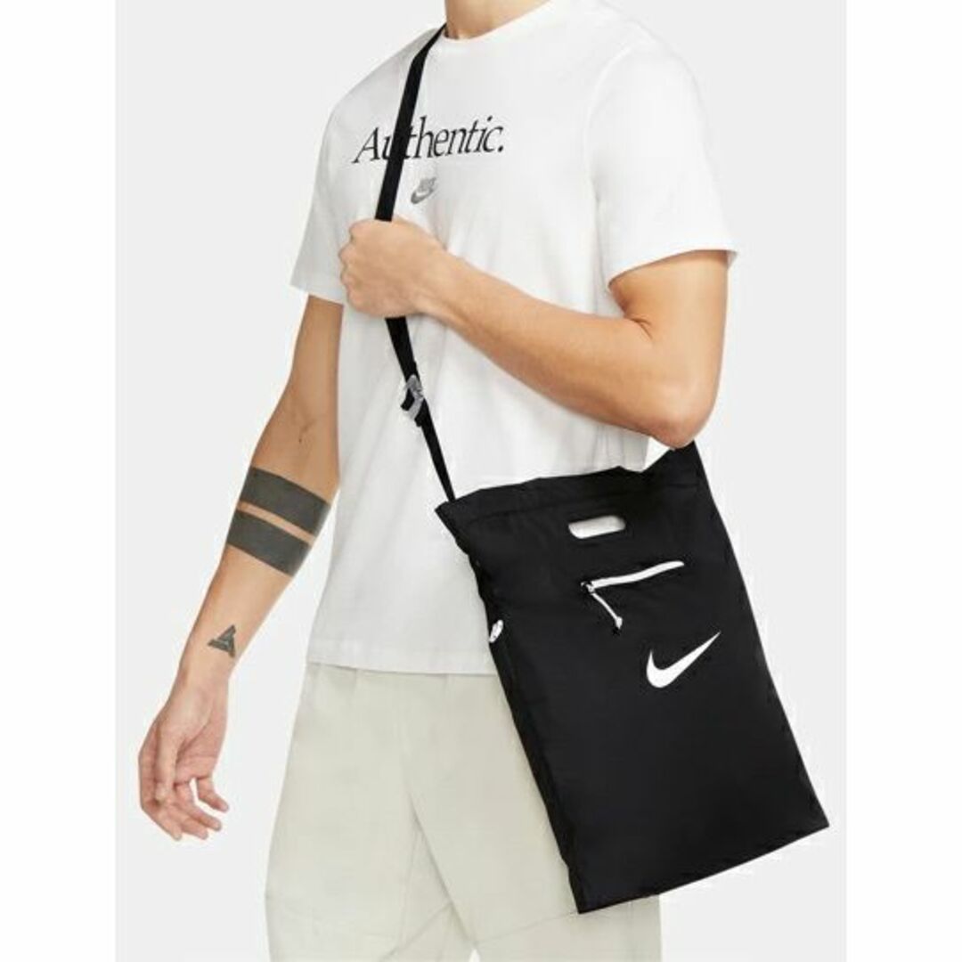 NIKE(ナイキ)のNIKE スタッシュトートバッグ DD1357-010 STASHTOTEBAG メンズのバッグ(トートバッグ)の商品写真