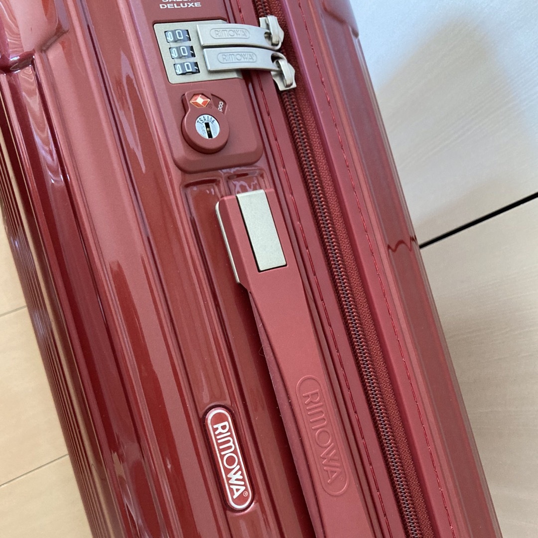 RIMOWA(リモワ)の新品廃盤 リモワ サルサ 2輪 二輪 TSAオリエンタル レッド 33L レディースのバッグ(スーツケース/キャリーバッグ)の商品写真