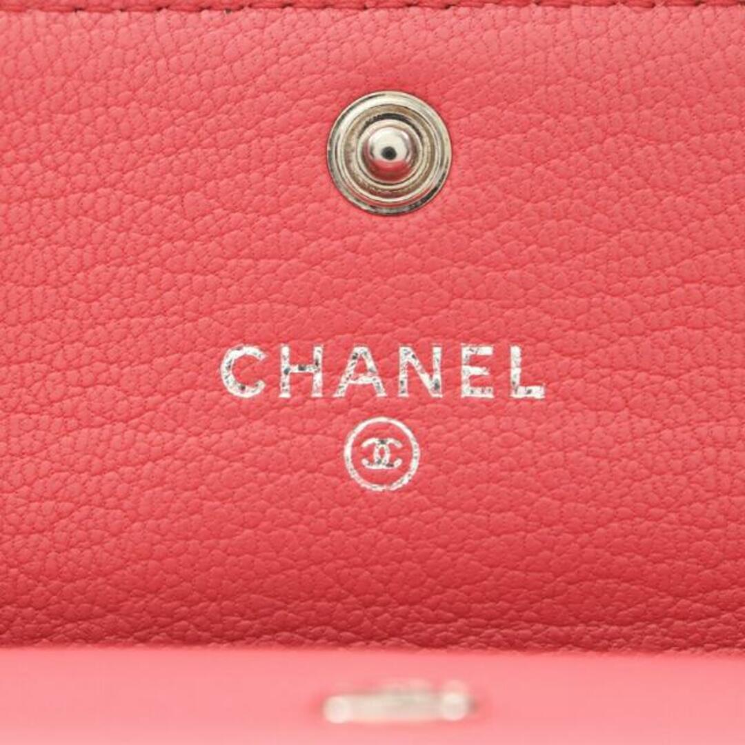 CHANEL(シャネル)のラッキーフラワー カードケース 名刺入れ レザー コーラルピンク シルバー金具 レディースのファッション小物(名刺入れ/定期入れ)の商品写真