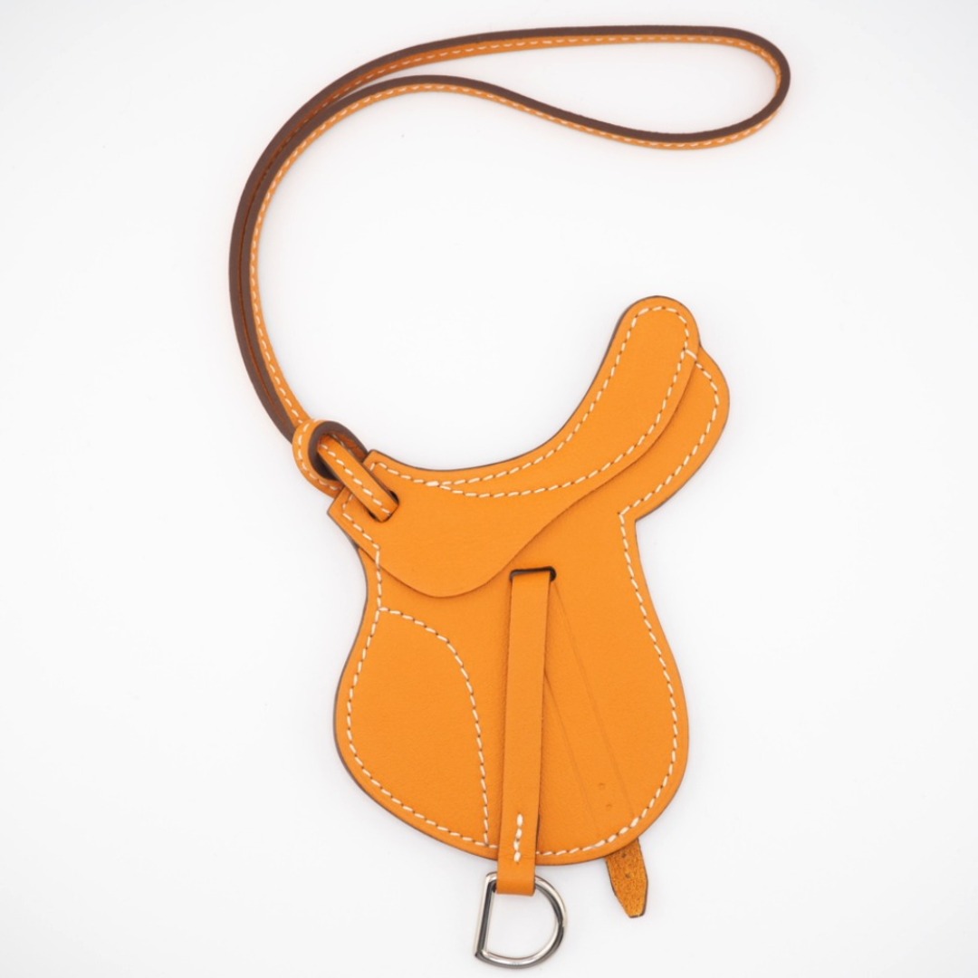 税込】 エルメス HERMES バッグチャーム パドックブーツ ナチュラルサーブル×オレンジ ヴォー ...
