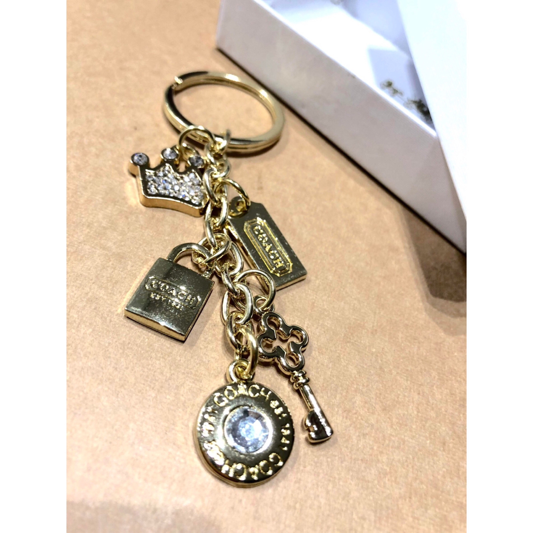 COACH(コーチ)のコーチ　coach キーホルダー　ゴールド　クラウン レディースのアクセサリー(チャーム)の商品写真