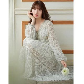 ハーリップトゥ(Her lip to)のMonotone Floral Pleated Dress(ロングワンピース/マキシワンピース)