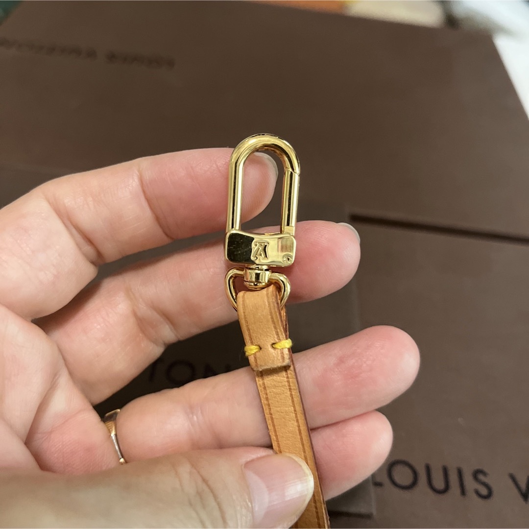 LOUIS VUITTON - ルイヴィトン アクセサリーポーチヌメ革ストラップ 美