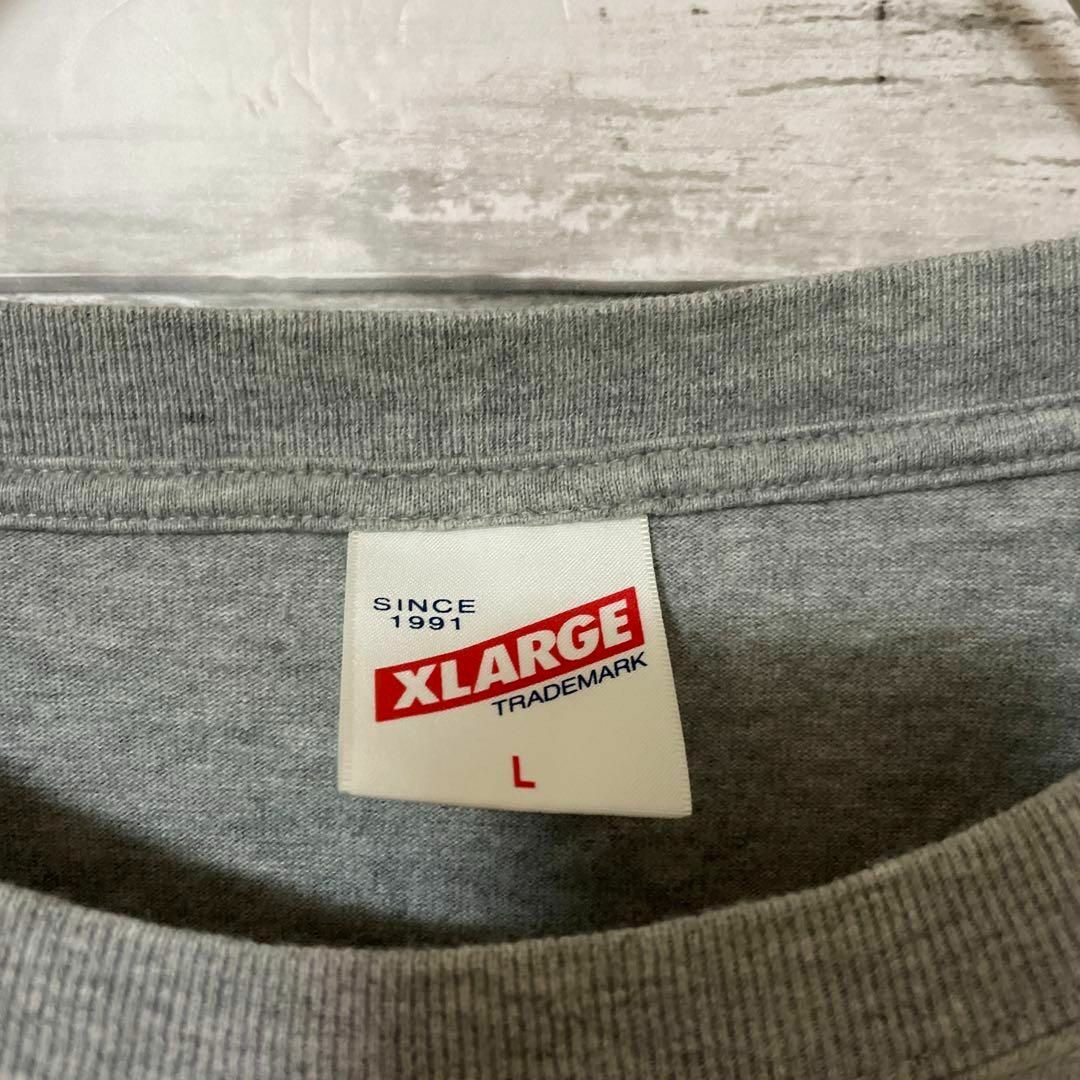 XLARGE(エクストララージ)のXLARGE ロゴTシャツ 総柄 LA ゴリラ グレー ストリート 定番 人気 メンズのトップス(Tシャツ/カットソー(半袖/袖なし))の商品写真