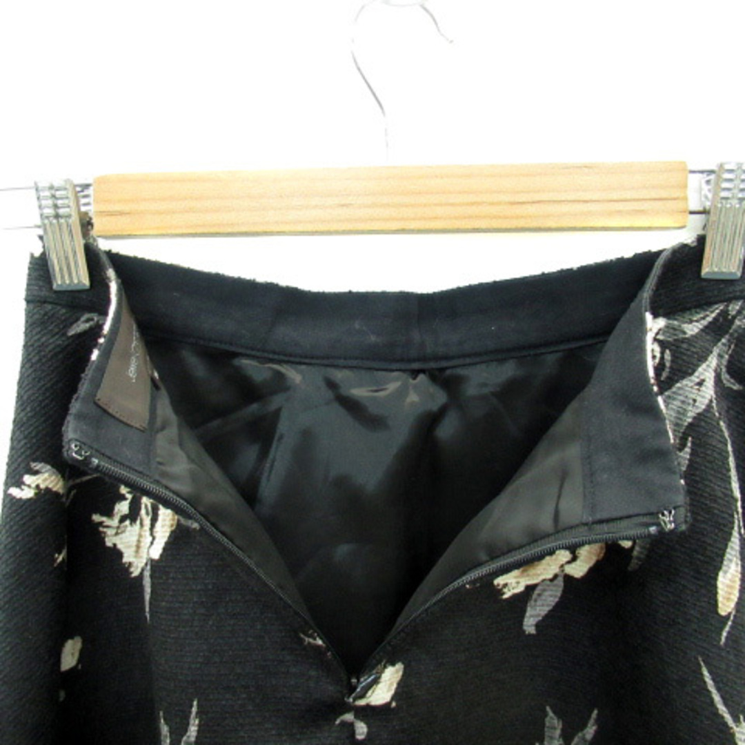 Jewel Changes(ジュエルチェンジズ)のジュエルチェンジズ アローズ フレアスカート 花柄 38 マルチカラー 黒 レディースのスカート(ひざ丈スカート)の商品写真