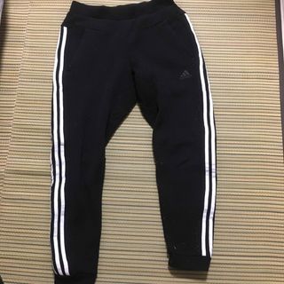 アディダス(adidas)のadidasニットジャージ(カジュアルパンツ)