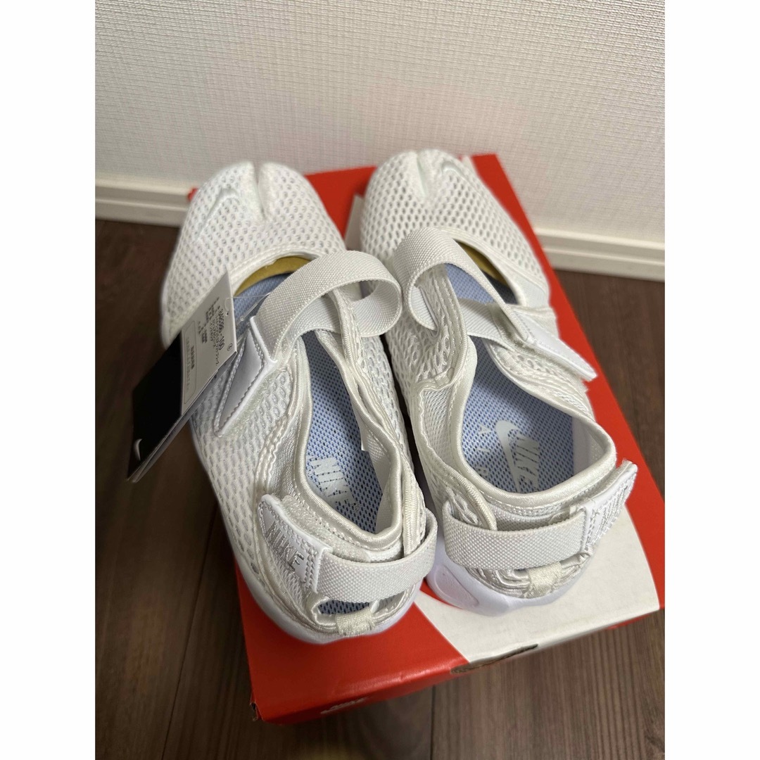 NIKE - 【NIKE】ナイキ エアリフト 白 24cm 新品未使用タグ付きの通販 ... 【NIKE】ナイキ エアリフト 白 24cm 新品未使用タグ付き