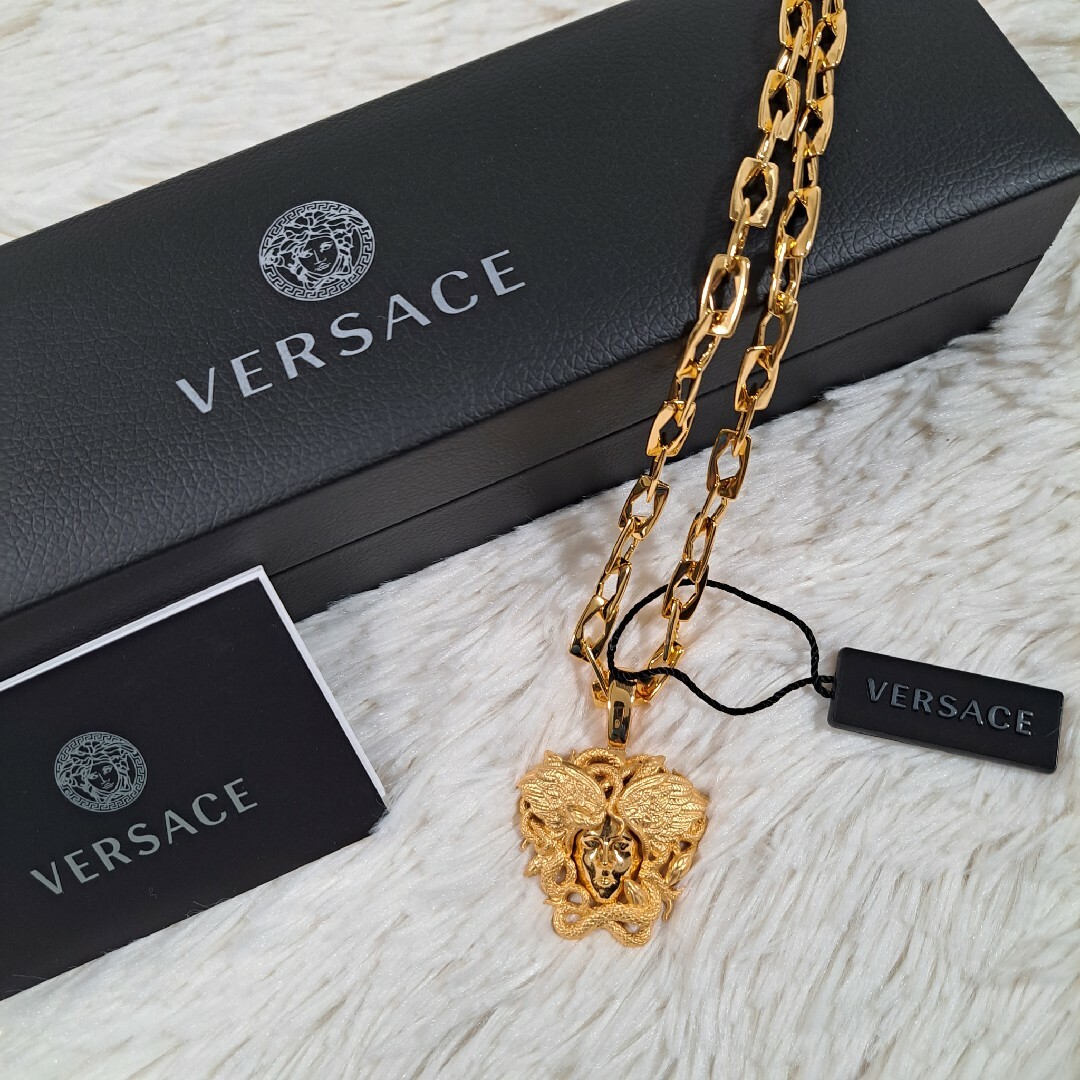 VERSACE(ヴェルサーチ)の【新品】VERSACE ネックレス イタリア製 メンズのアクセサリー(ネックレス)の商品写真