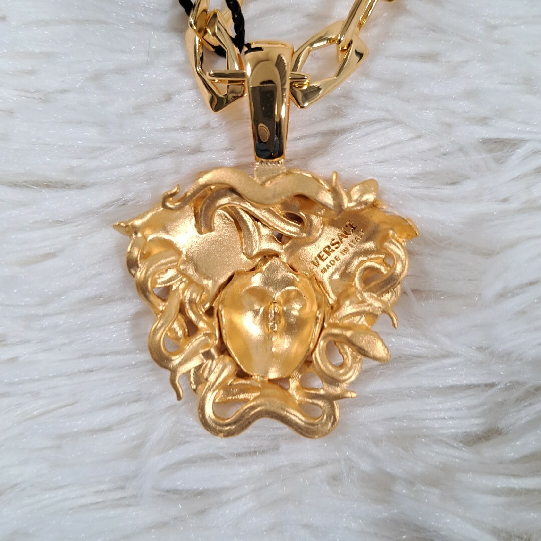 VERSACE(ヴェルサーチ)の【新品】VERSACE ネックレス イタリア製 メンズのアクセサリー(ネックレス)の商品写真