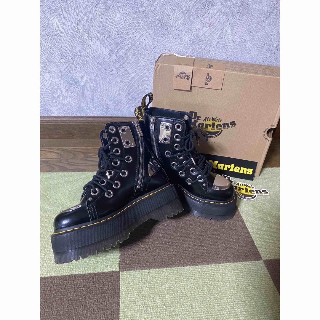 Dr.Martens(ドクターマーチン)のJADON MAX REBEL LEATHER PLATFORM BOOTS レディースの靴/シューズ(ブーツ)の商品写真