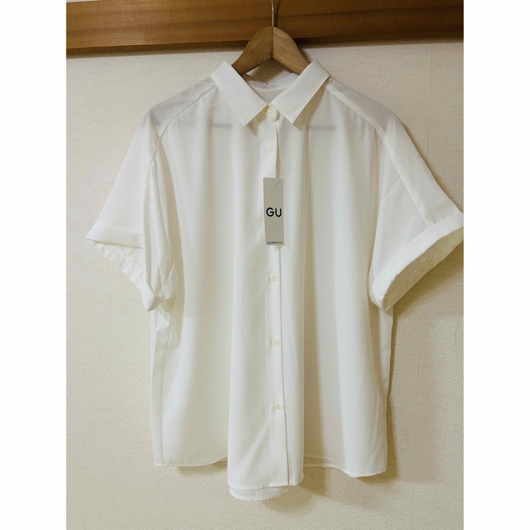 GU(ジーユー)のGU ドレープシャツ XXL 新品 レディースのトップス(シャツ/ブラウス(半袖/袖なし))の商品写真