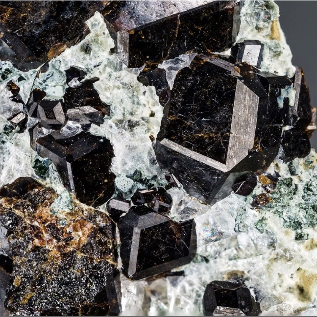 ドイツ デマントイドガーネット C928 天然石 原石 鉱物標本 鉱石 柘榴石