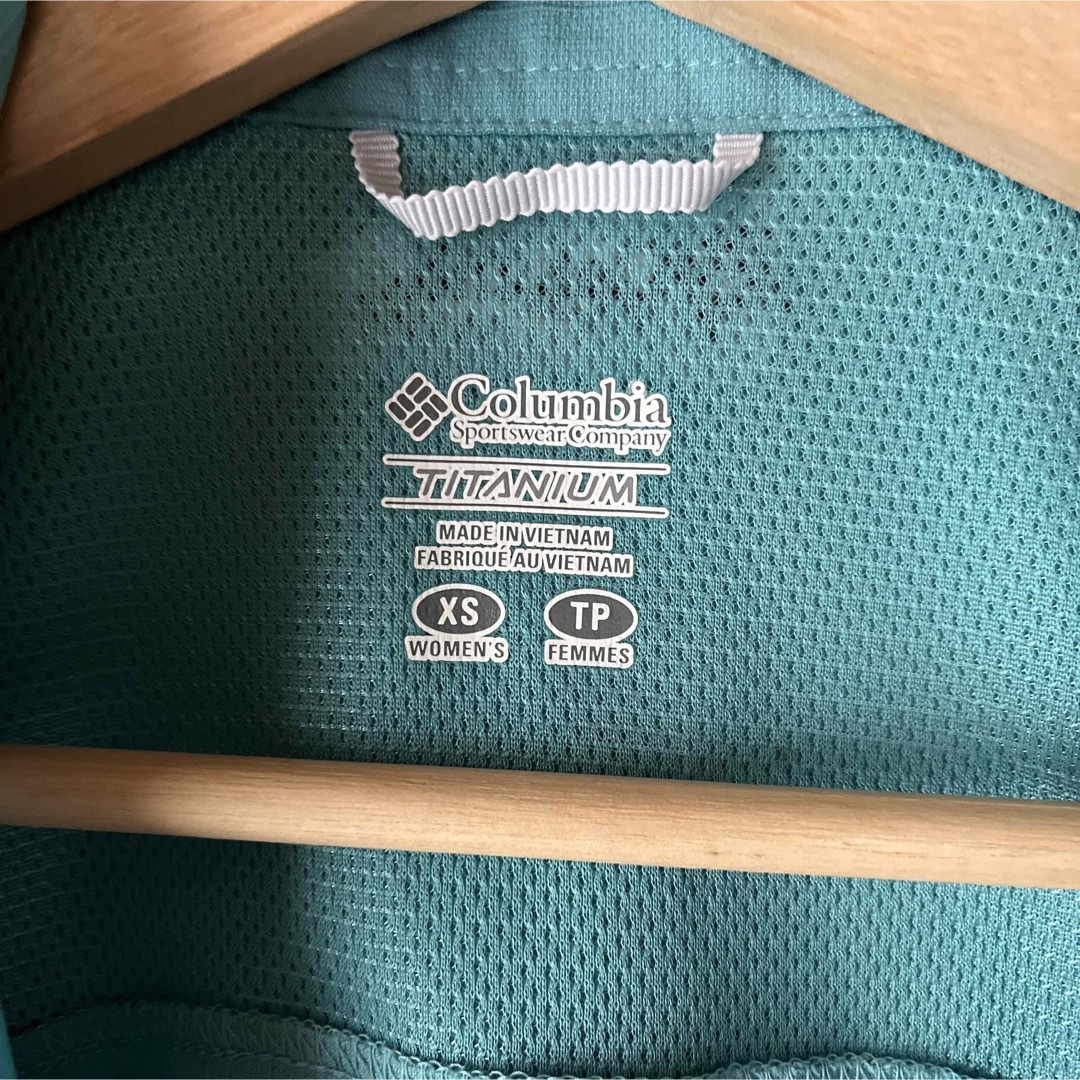 Columbia(コロンビア)の未使用品　コロンビア シルバーリッジ　トレッキング シャツ レディースのトップス(シャツ/ブラウス(半袖/袖なし))の商品写真