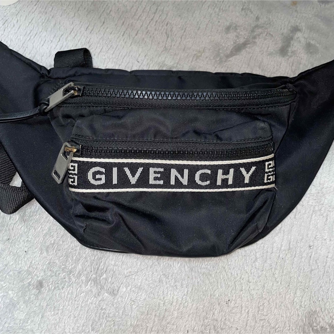 GIVENCHY ジバンシー ボディーバッグ - ボディーバッグ