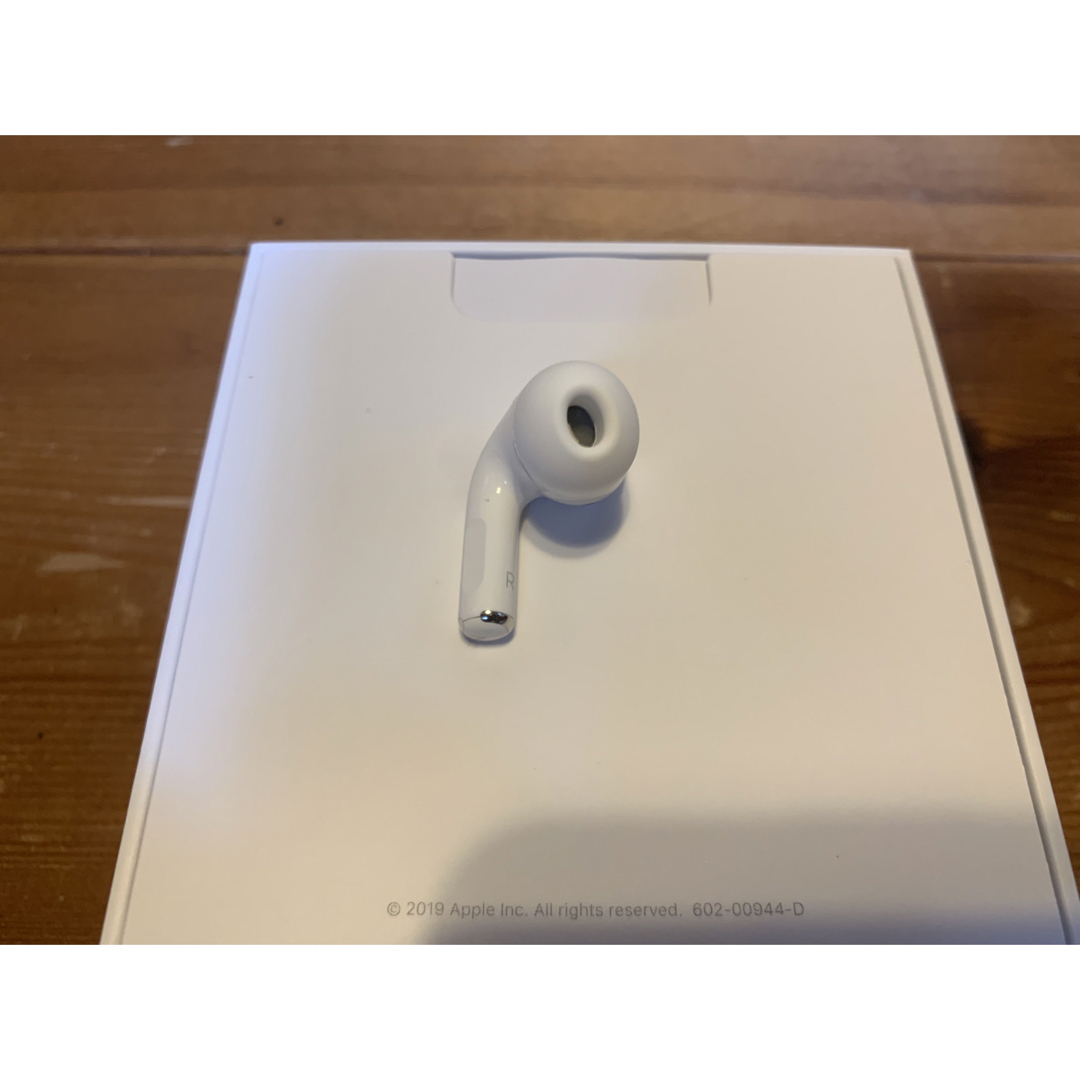 Apple(アップル)の正規品　AirPods Pro MWP22ZM/A スマホ/家電/カメラのオーディオ機器(ヘッドフォン/イヤフォン)の商品写真