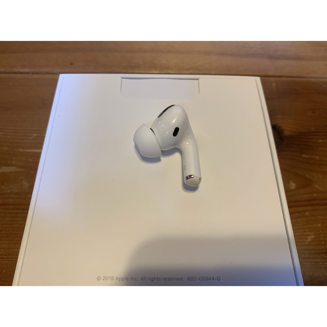 Apple(アップル)の正規品　AirPods Pro MWP22ZM/A スマホ/家電/カメラのオーディオ機器(ヘッドフォン/イヤフォン)の商品写真