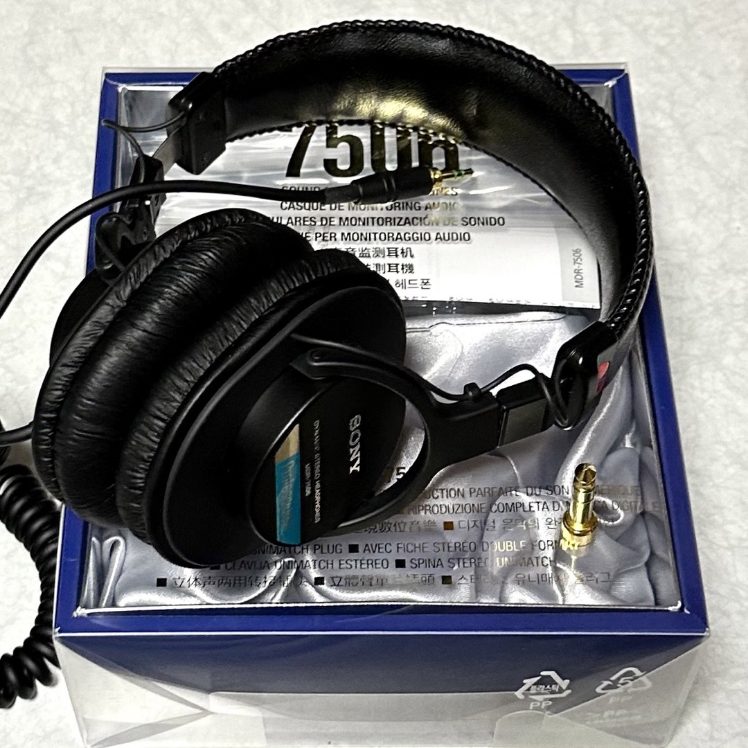 SONY スタジオモニターヘッドホン MDR-7506 - イヤフォン SONY スタジオモニターヘッドホン MDR-7506 - イヤフォン