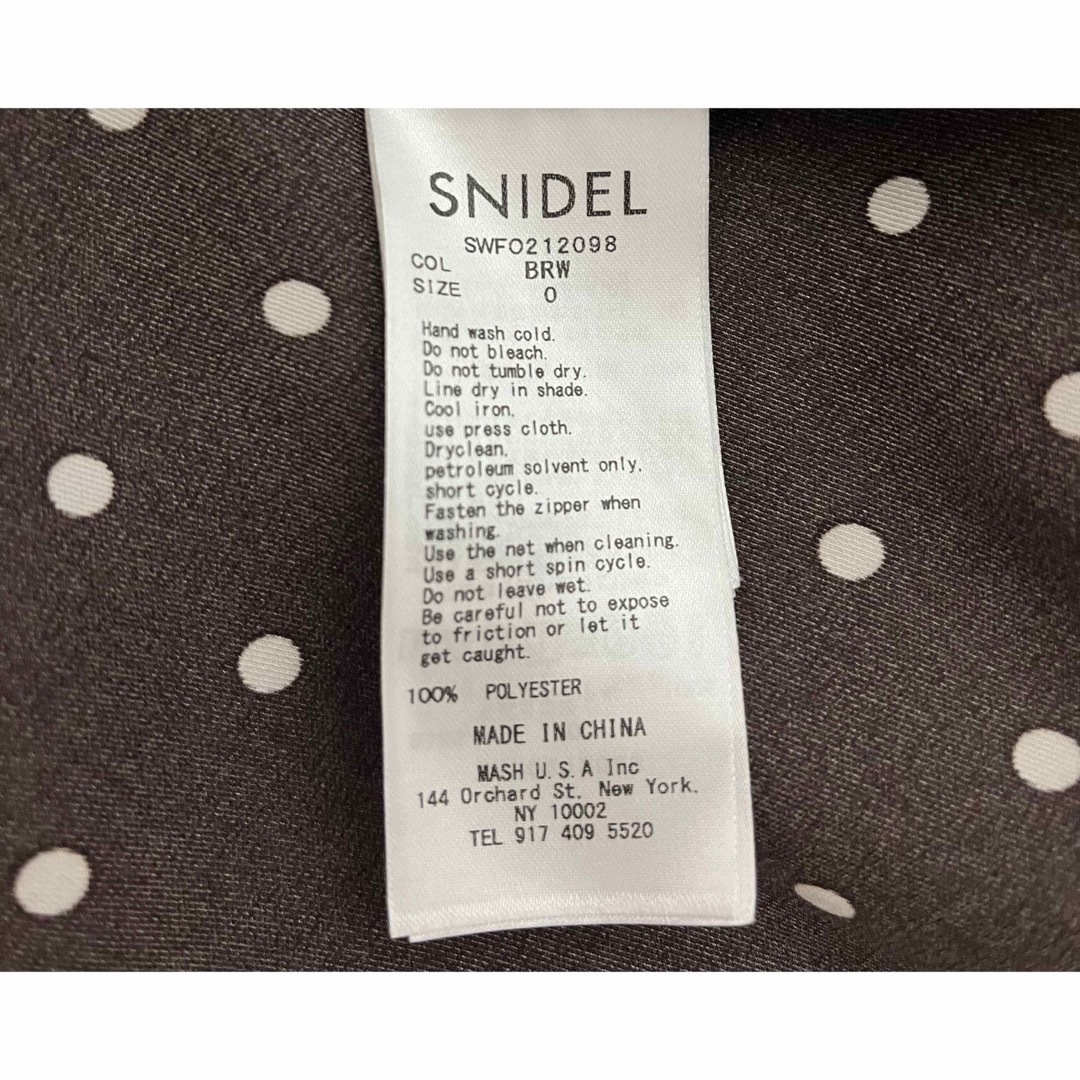 SNIDEL(スナイデル)のSNIDEL Sustainableギャザーパフスリーブドットワンピース レディースのワンピース(ロングワンピース/マキシワンピース)の商品写真